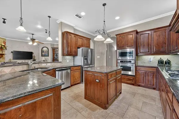 2313 Sandstone Court, Burleson, TX 76028