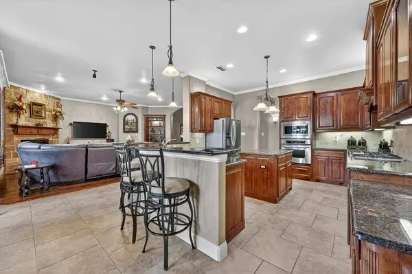 2313 Sandstone Court, Burleson, TX 76028