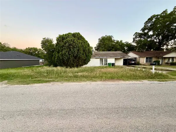 5113 Crowley Street, Sansom Park, TX 76114