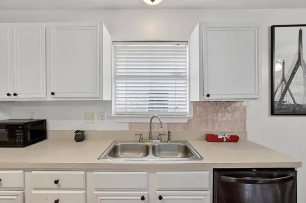 1704 N Bent Tree Trail, Grand Prairie, TX 75052