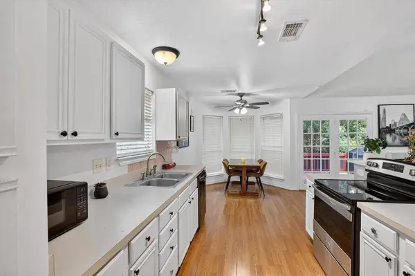 1704 N Bent Tree Trail, Grand Prairie, TX 75052