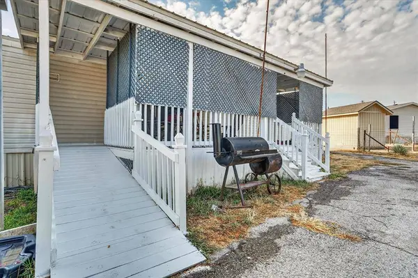 5703 N Sunchase Drive, Granbury, TX 76049
