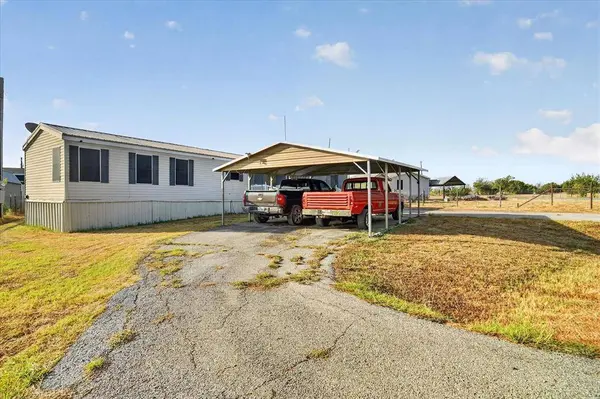 5703 N Sunchase Drive, Granbury, TX 76049