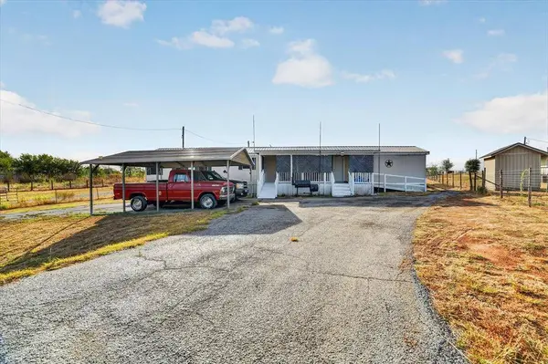 5703 N Sunchase Drive, Granbury, TX 76049