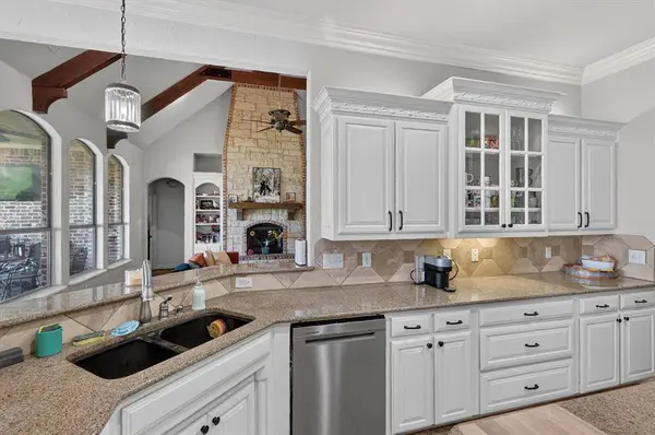 324 Arbor Lane, Haslet, TX 76052