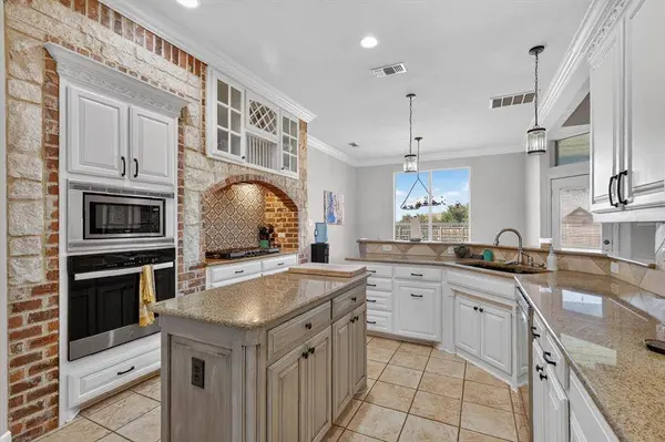 324 Arbor Lane, Haslet, TX 76052