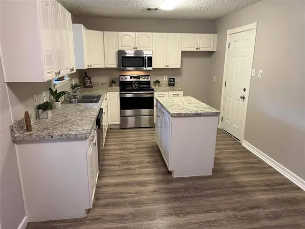 1213 Mary Drive, Hurst, TX 76053