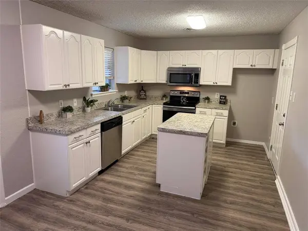 1213 Mary Drive, Hurst, TX 76053