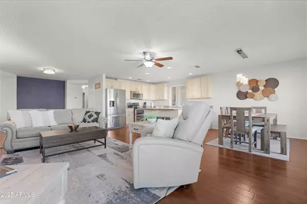 9102 E LAKEVIEW Drive, Sun Lakes, AZ 85248