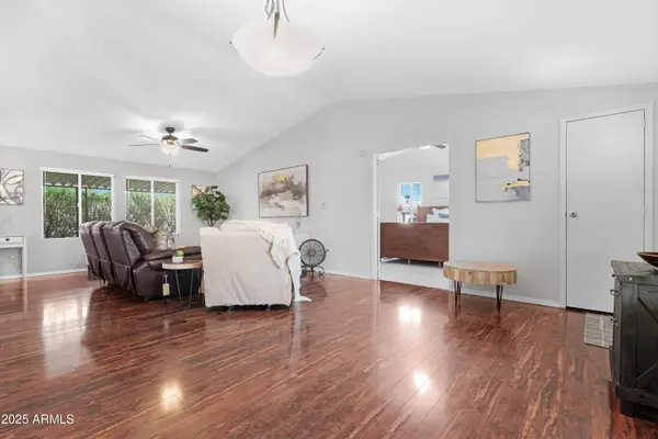 9247 E LAKESIDE Drive, Sun Lakes, AZ 85248