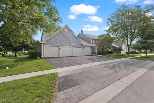 78 Holmes WAY #W1, Schaumburg, IL 60193