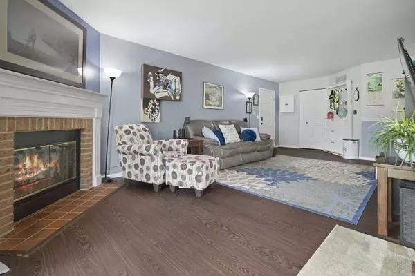 78 Holmes WAY #W1, Schaumburg, IL 60193