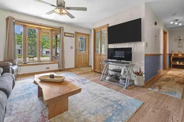 277 McMillan ST, Grayslake, IL 60073