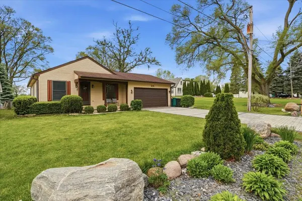 415 Garfield RD, Ingleside, IL 60041