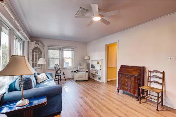 745 ALAMANDA WAY S, St Petersburg, FL 33705