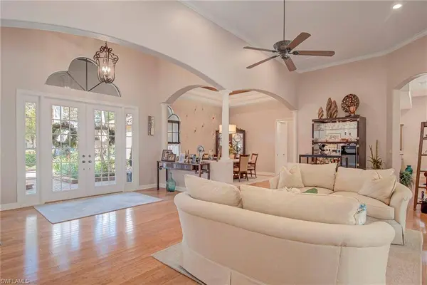 3126 Terramar CT, Naples, FL 34119