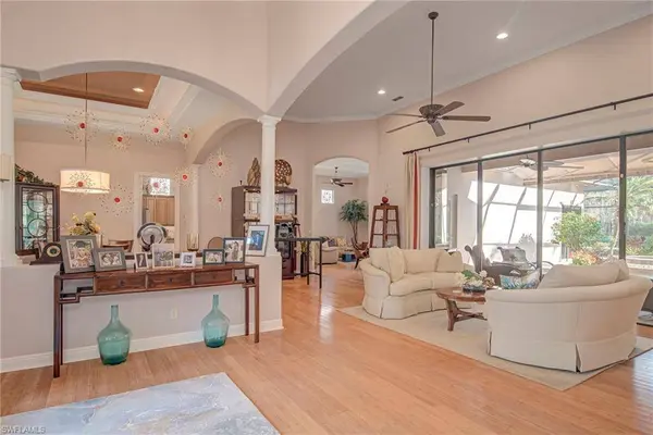 3126 Terramar CT, Naples, FL 34119