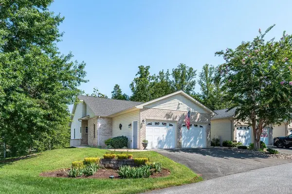 1040 Walnut Crest CT