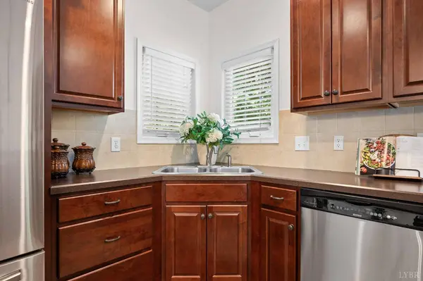 1040 Walnut Crest CT, Bedford, VA 24551