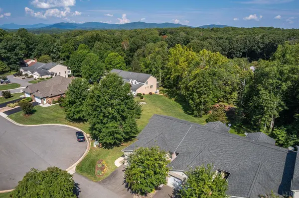 1040 Walnut Crest CT, Bedford, VA 24551