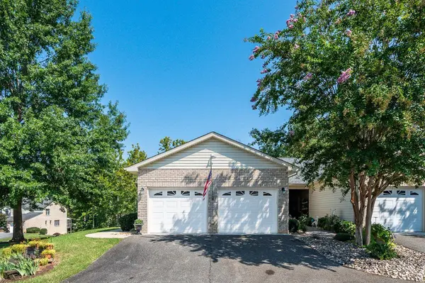 1040 Walnut Crest CT, Bedford, VA 24551