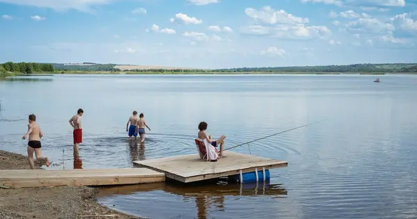 Buying a Home Near Lake Land'Or: HOA, Lake Rules and Inspections