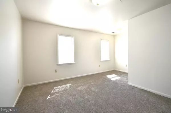 4 RIDGE RD SE, Washington, DC 20019