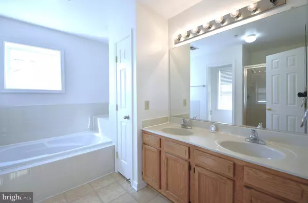 4 RIDGE RD SE, Washington, DC 20019