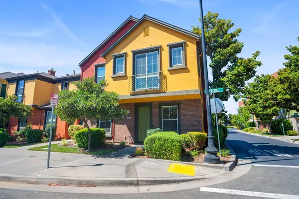 805 Titanium LN, West Sacramento, CA 95691