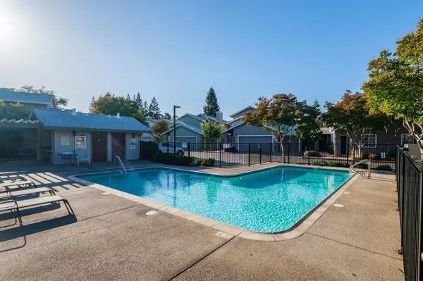 4749 Courtland LN, Carmichael, CA 95608