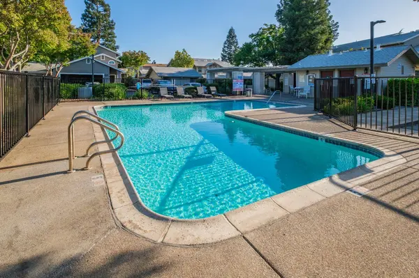 4749 Courtland LN, Carmichael, CA 95608
