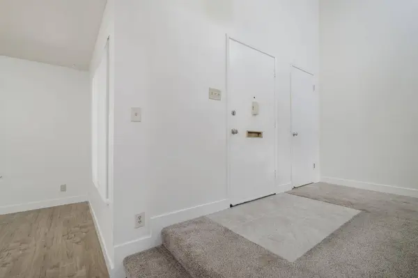 123 Fairgrounds DR, Sacramento, CA 95817