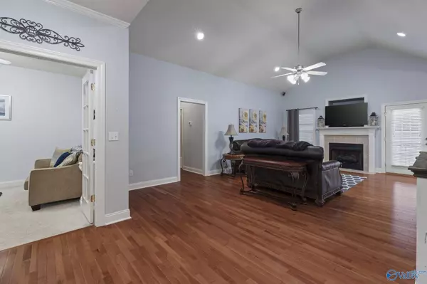 230 Twin Lakes Drive, New Market, AL 35761