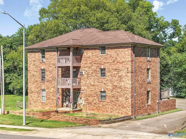800 Hundley Drive NW
