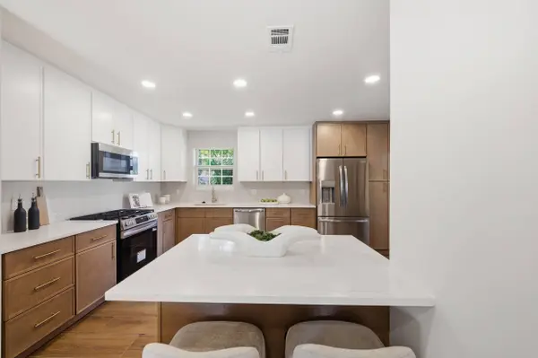 5611 NE 16th AVE, Fort Lauderdale, FL 33334