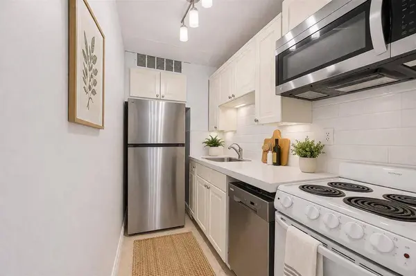 815 Middle River DR #115, Fort Lauderdale, FL 33304