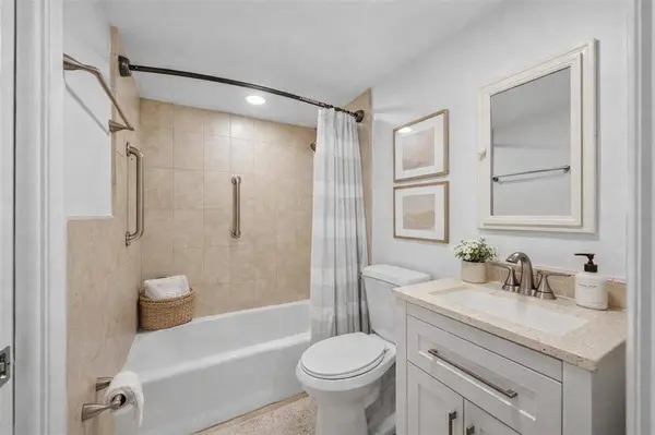 815 Middle River DR #115, Fort Lauderdale, FL 33304