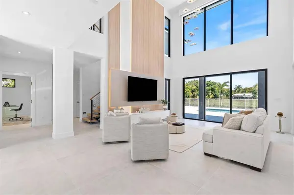 3716 Embassy DR, West Palm Beach, FL 33401