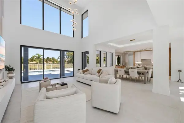 3716 Embassy DR, West Palm Beach, FL 33401