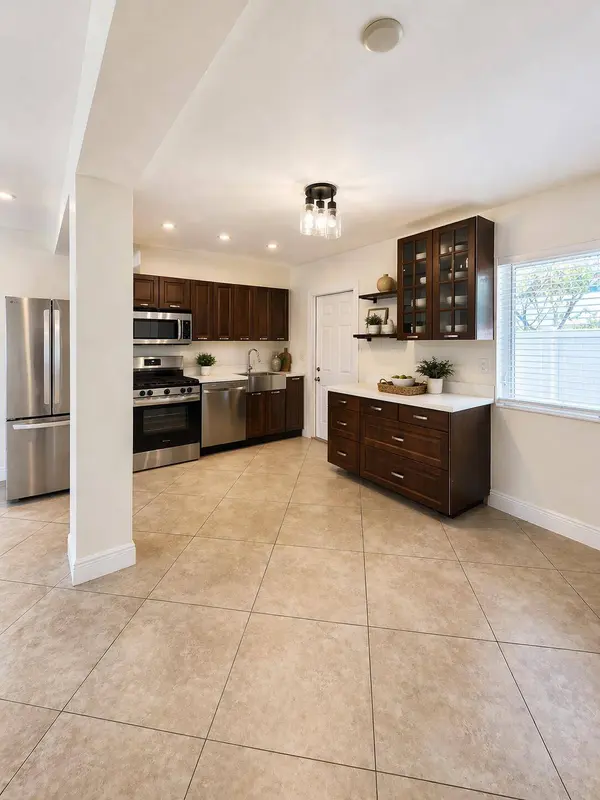 2016-2018 NE 14th CT #2018, Fort Lauderdale, FL 33304