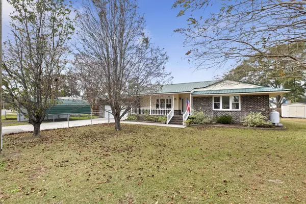 402 Chippendale Ln, Bonneau, SC 29431