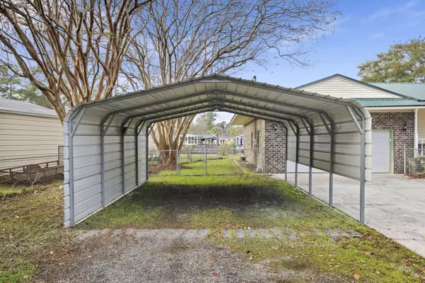 402 Chippendale Ln, Bonneau, SC 29431