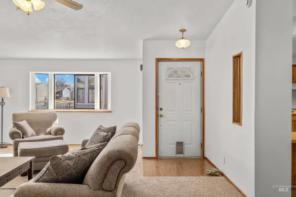 1907 W Flamingo Ave, Nampa, ID 83651