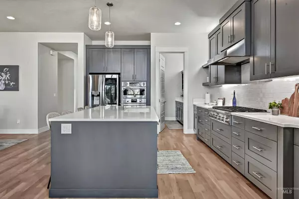 2501 N Rivington Pl, Eagle, ID 83616-7644