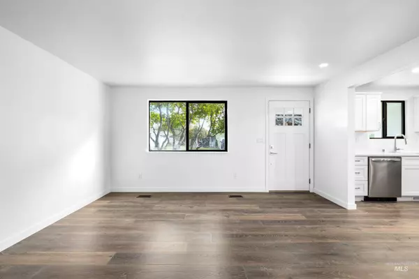 323 S Harlan Pl, Eagle, ID 83616