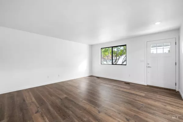 323 S Harlan Pl, Eagle, ID 83616