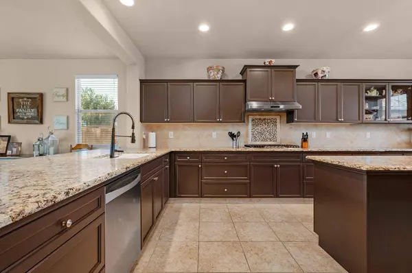 1188 Blackwood AVE, Clovis, CA 93619