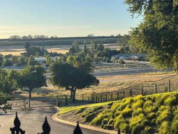 17389 Parkcliffe LN, Friant, CA 93626