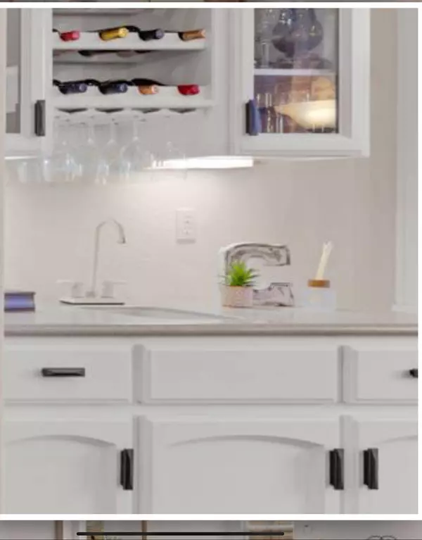 1290 E Everglade AVE, Fresno, CA 93720