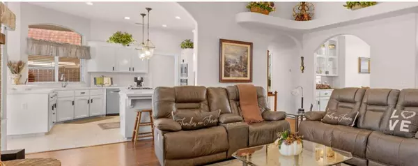 1290 E Everglade AVE, Fresno, CA 93720